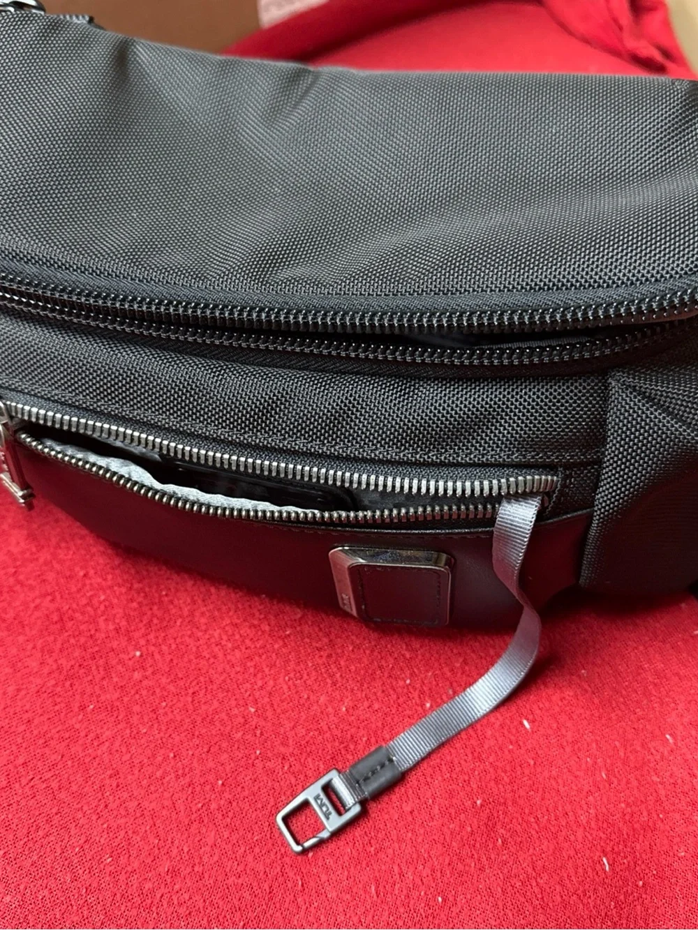 Tumi Alpha Bravo Kelley Chest Pack Sling Bag Black NWOT